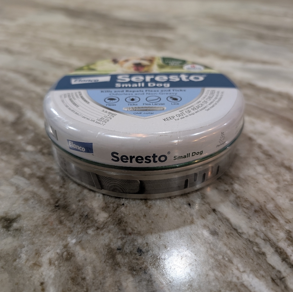 Seresto Flea and Tick Collar for Small Dogs - Picture 2 of 3